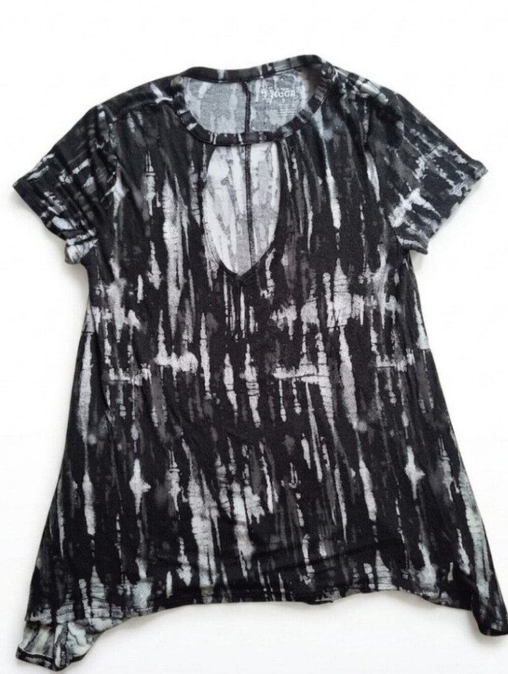 Mudd Black, White & Gray Tie-Dye Short Sleeve Top with Keyhole Neckline